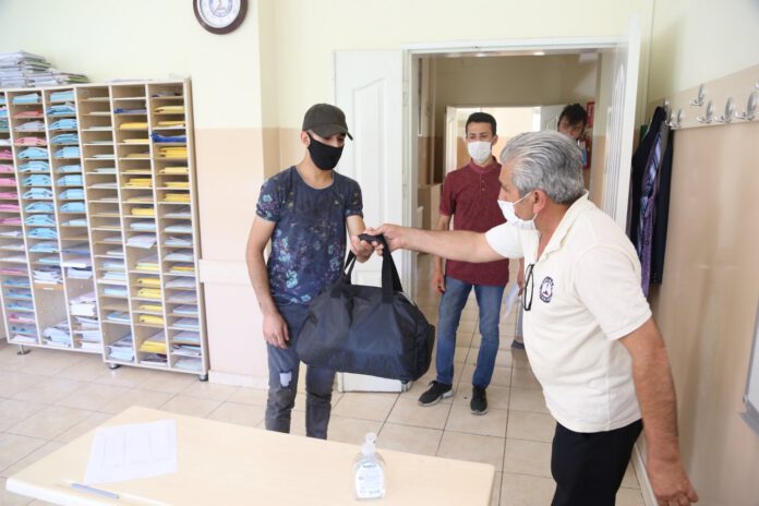 Şahinbey Belediyesi, bugüne kadar 45 bin 710 askere, asker çantası hediye etti