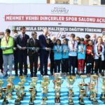 Mehmet Vehbi Dinçerler Spor Salonu açıldı