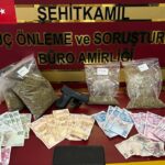 Zehir tacirleri paralarla yakalandı!