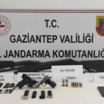 Silah kaçakçıları jandarmaya takıldı: 3 tutuklama