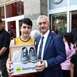 Şahinbey Belediyesi’nden öğrencilere karne hediyesi spor ayakkabıların dağıtımı başladı