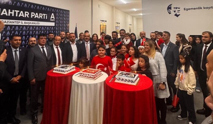Anahtar Parti'den Gaziantep'te çifte kutlama resepsiyonu