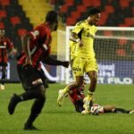Burak Yılmaz’ın ilk yenilgisi ağır oldu: Fenerbahçe, Gaziantep FK’yı 4-0 mağlup etti