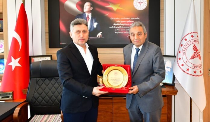 Gaziantep'te sağlık hizmetlerine 42 yıllık katkı: Op. Dr. Ali Güven Fincan onurlandırıldı