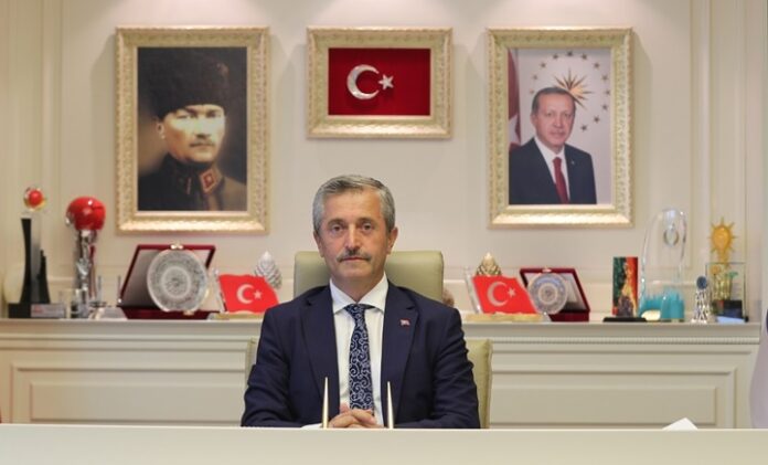 Tahmazoğlu Cumhuriyet Bayramını kutladı