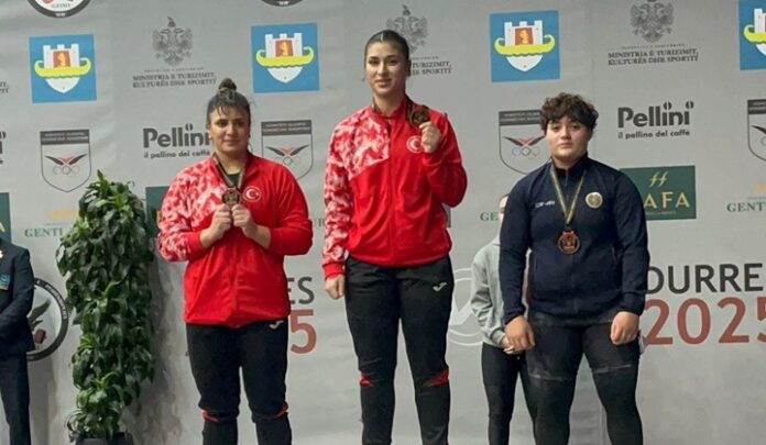 Gaziantepli halterci Büşra Çan, halterde Avrupa rekoru kırdı