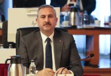 Gül: Bu açıkça hadsizliktir!