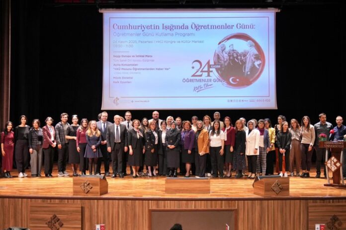 Hasan Kalyoncu Üniversitesi’nde 24 Kasım Öğretmenler Günü Coşkusu (4)