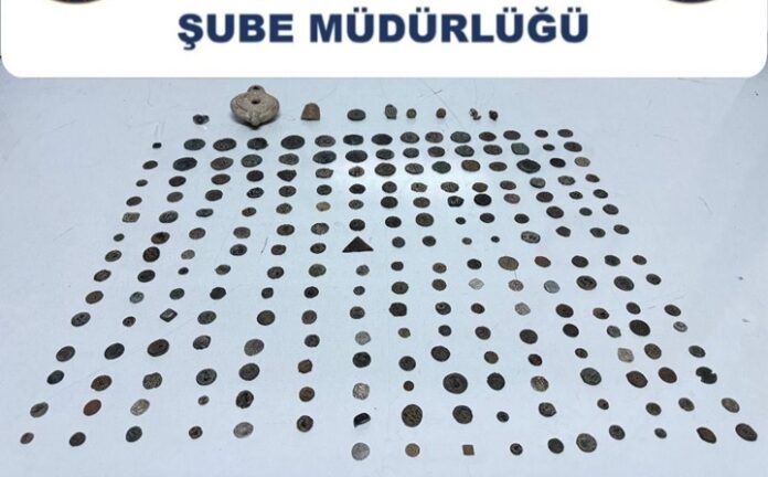 Gaziantep polisi, şüpheli araçta define buldu!