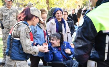 Gaziantep jandarmasından özel gereksinimli öğrencilere sürpriz ziyaret