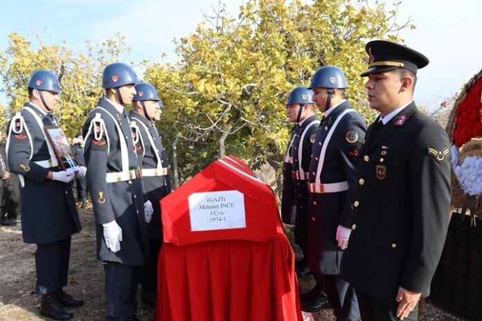 Gazi Mehmet İnce, Gaziantep'te son yolculuğuna uğurlandı