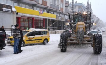 Yılmaz karla mücadele çalışmalarını denetledi