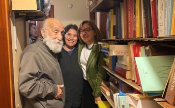 Prof. Dr. Özdeğer’den büyük jest: Şahsi kütüphanesini Gaziantep’e bağışladı!