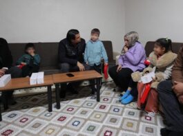 Başkan Yılmaz, evi yanan aileyi ziyaret etti: İyi günde de zor günde de yanınızdayız!