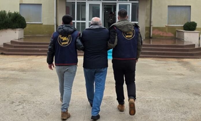 50 yılı aşkın hapis cezasıyla aranıyordu! Gaziantep jandarması, firari silah kaçakçısını enseledi