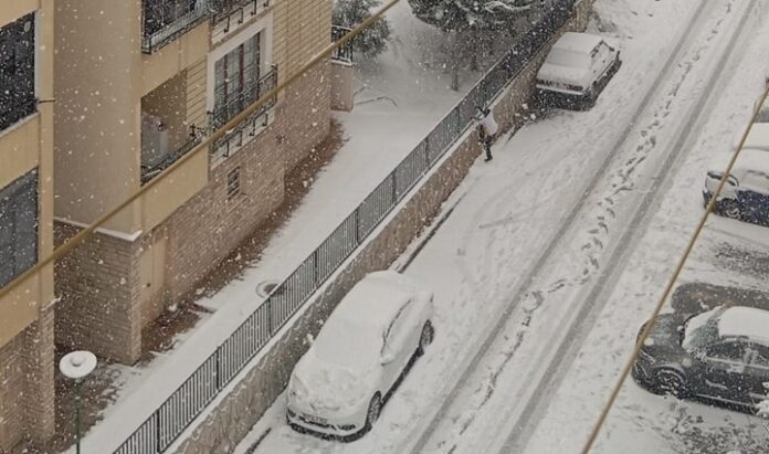Kar yağışı etkili oluyor! Gaziantep beyaza büründü, ulaşımda aksamalar yaşanıyor