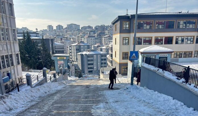 Şahinbey'de okul çevreleri ve yollar temizlendi