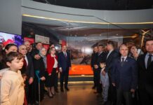 Gaziantep Savunmasının sembolü Şehit Kamil’in tabutuna örtülen Türk Bayrağı sergilenmeye başladı