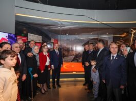 Gaziantep Savunmasının sembolü Şehit Kamil’in tabutuna örtülen Türk Bayrağı sergilenmeye başladı