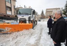 Başkan Tahmazoğlu sahada: Şahinbey Belediyesi ekipleri karla mücadelede görev başında