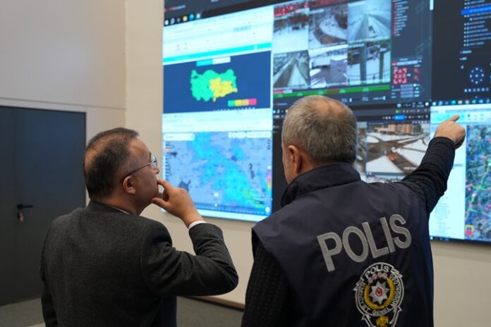 Vali Çeber açıkladı: Gaziantep Havalimanı'nda seferler başladı, kapalı şehirlerarası yollar taşıt trafiğine açıldı