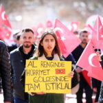 Gaziantep Üniversitesi öğrencilerinden Türk bayrağına saygı yürüyüşü