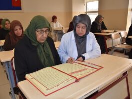 Gaziantep’te herkesi azmi ile duygulandırdı! 72 yaşında Kur’an-ı Kerim öğrendi
