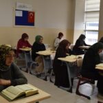 Gaziantep’te herkesi azmi ile duygulandırdı! 72 yaşında Kur’an-ı Kerim öğrendi