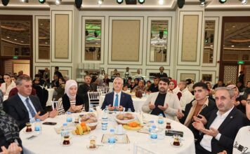 Umre ziyaretinden Gaziantep’e döndüler: Başkan Tahmazoğlu Kâbe kokulu gençlerle buluştu