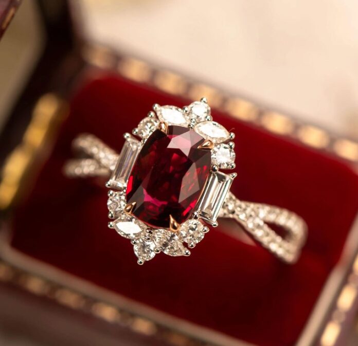 Beştaş Yüzüklerin Anlamı ve Zamansız Aşkı Sembolleştiren Tasarım Dili