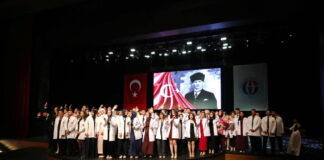 Gaziantep Üniversitesi Tıp Fakültesi’nde 302 öğrenci beyaz önlük giydi