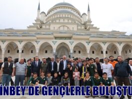 Cuma namazı sonrası Şahinbey’de gençlerle buluştular