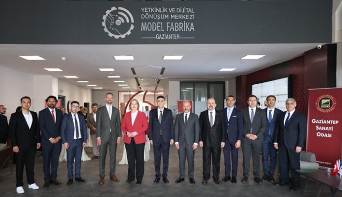 Almanya Federal Çalışma ve Sosyal İşler Bakanı Bas, Gaziantep'te Model Fabrika ve GSOMEM'i ziyaret etti