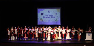 Gaziantep’te genç turizmcilerin mezuniyet sevinci