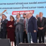 Bakan Kacır, Gaziantep BUSEM’de iş yerlerinin anahtarlarını dağıttı, yeni kısmın temelini attı