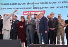 Bakan Kacır, Gaziantep BUSEM’de iş yerlerinin anahtarlarını dağıttı, yeni kısmın temelini attı