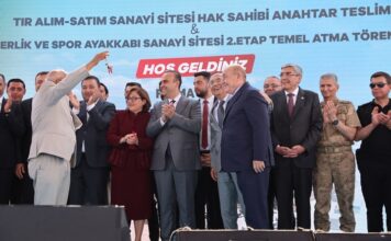 Bakan Kacır, Gaziantep BUSEM’de iş yerlerinin anahtarlarını dağıttı, yeni kısmın temelini attı