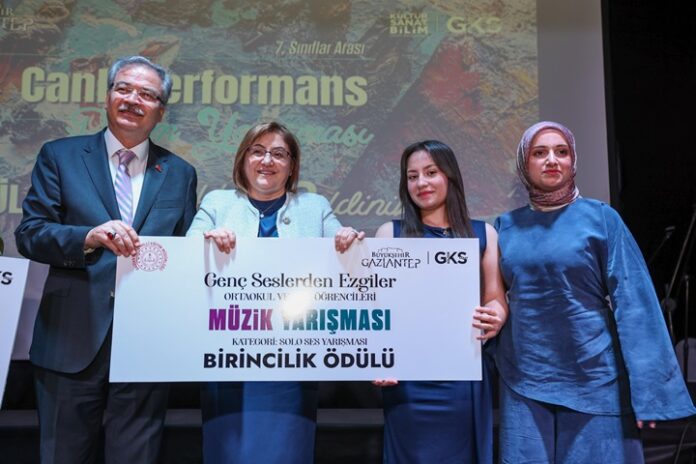 Sanatla yükselen genç yetenekler Gaziantep'te ödüllerine kavuştu