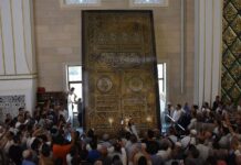 Kabe’nin kapı örtüsü Gaziantep’te Şahinbey Millet Cami ve Külliyesi’nde sergileniyor