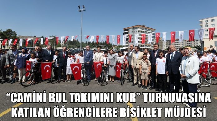 Gaziantep'te "Camini Bul, Takımını Kur Futbol Turnuvası"na katılan öğrencilere bisiklet sürprizi