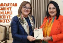 Mezine Sırakaya’dan Başkan Fatma Şahin’e anlamlı hediye